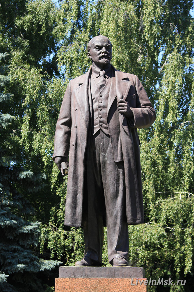 Памятник Ленину на Лиственничной аллее, фото 2015 года