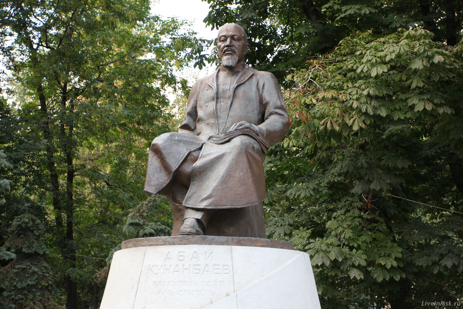 Памятник Абаю Кунанбаеву, фото 2015 года