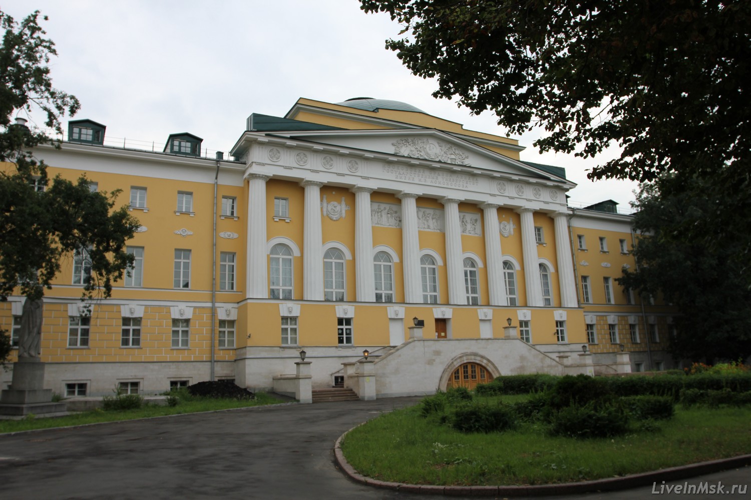 Здание МГУ на Моховой