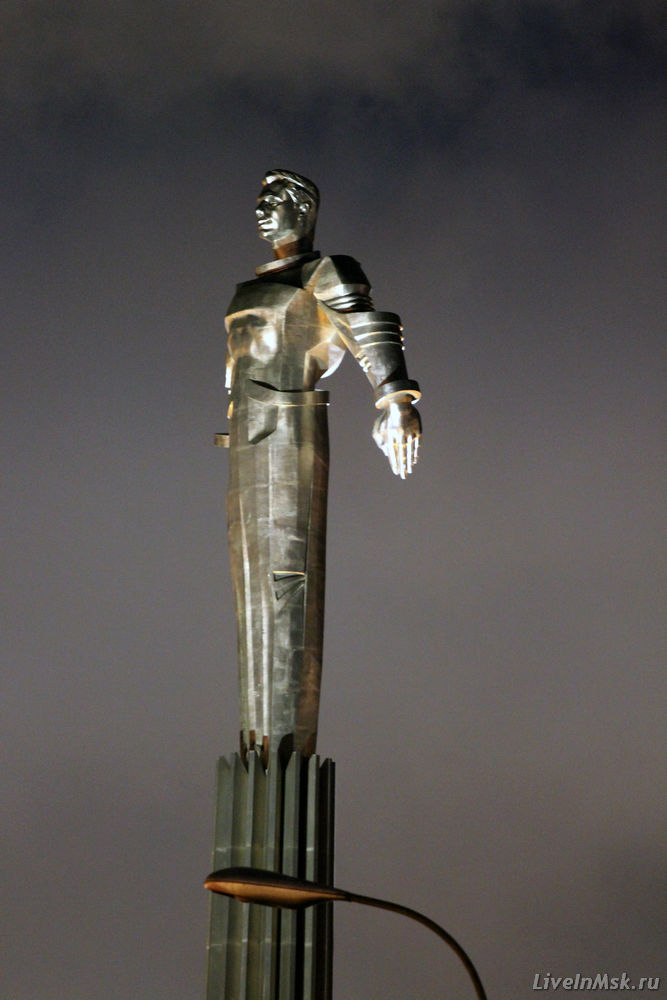 Памятник Гагарину на Гагаринской площади