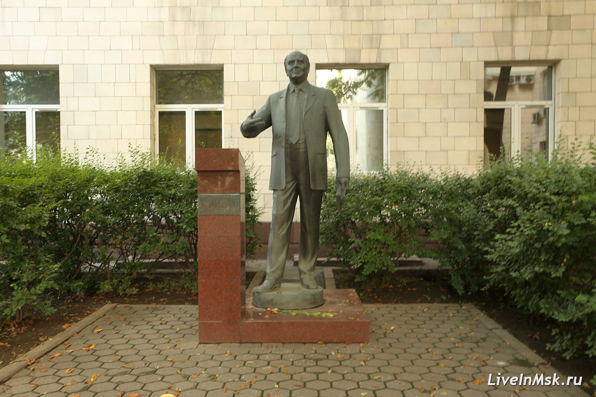 Памятник Л.Л. Афанасьеву, фото 2023 года