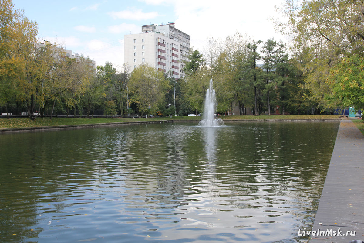 Гончаровский парк на улице Руставели