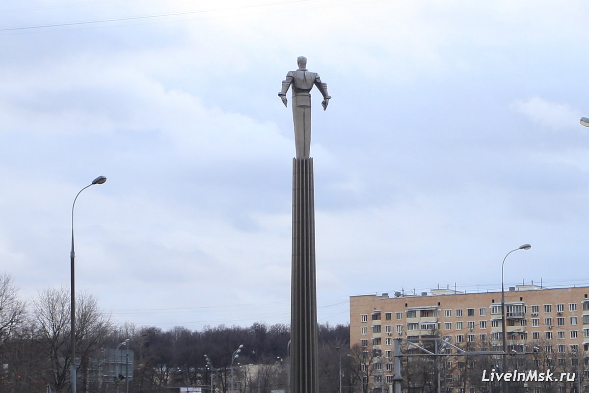 Памятник Гагарину на Гагаринской площади, фото 2019 года