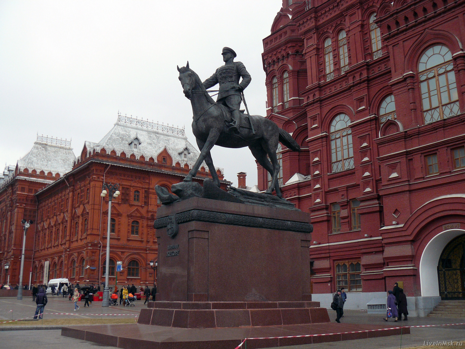 Памятник Георгию Жукову, фото 2014 года