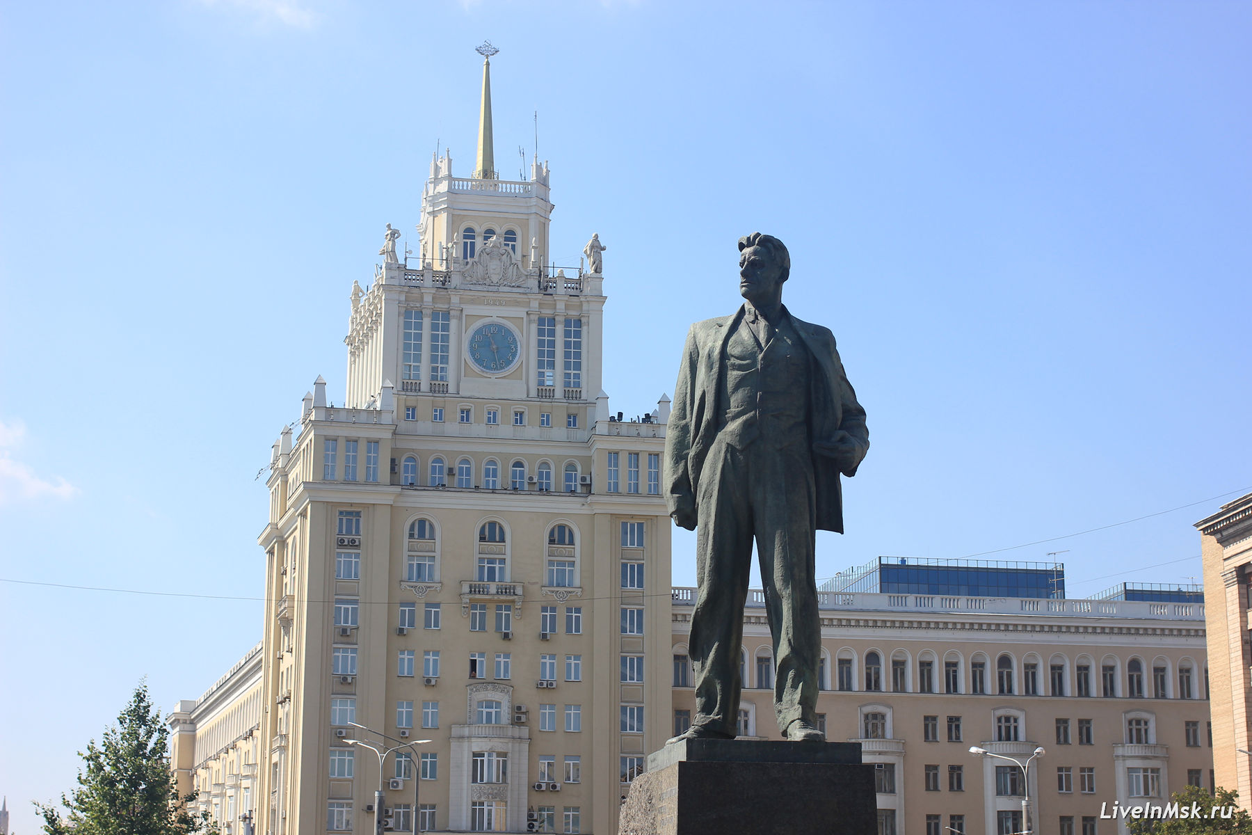 Памятник В.В.Маяковскому, фото 2017 года
