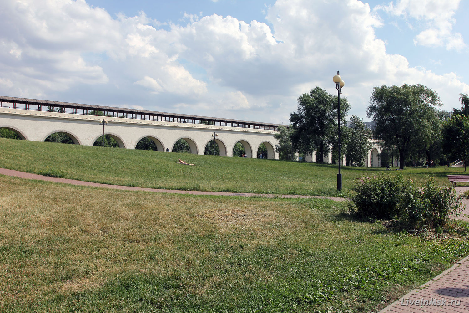 Ростокинский акведук, фото 2015 года