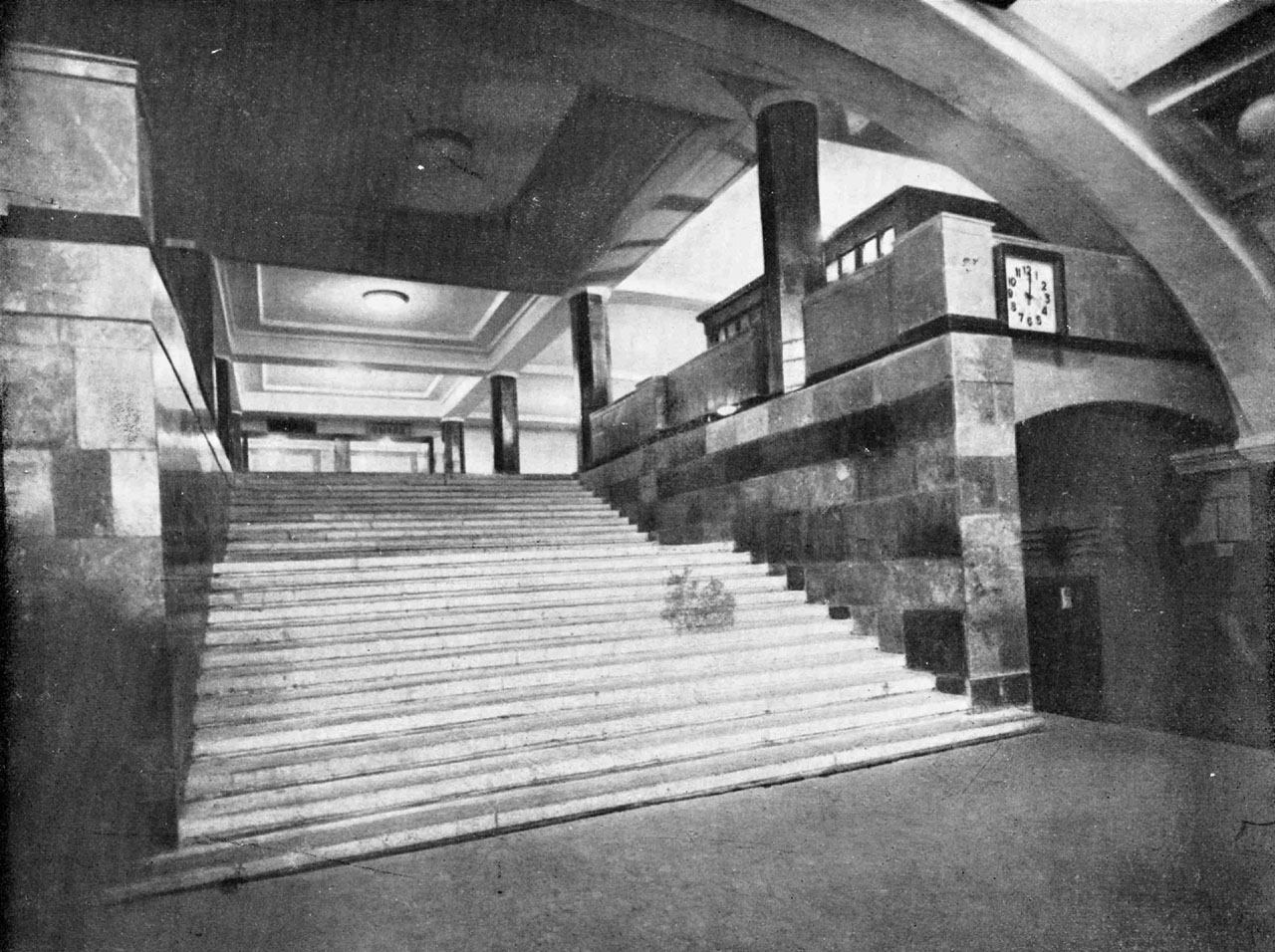 Станция «Библиотека имени Ленина». Лестница.