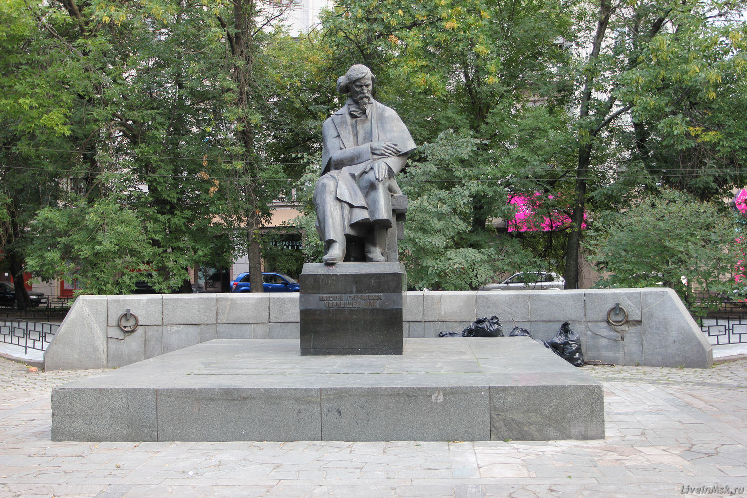 Памятник Чернышевскому