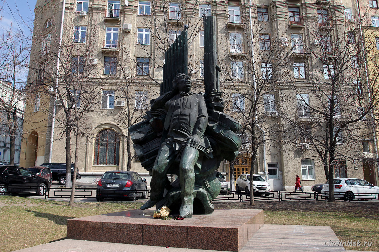 Памятник А.Хачатуряну, фото 2015 года