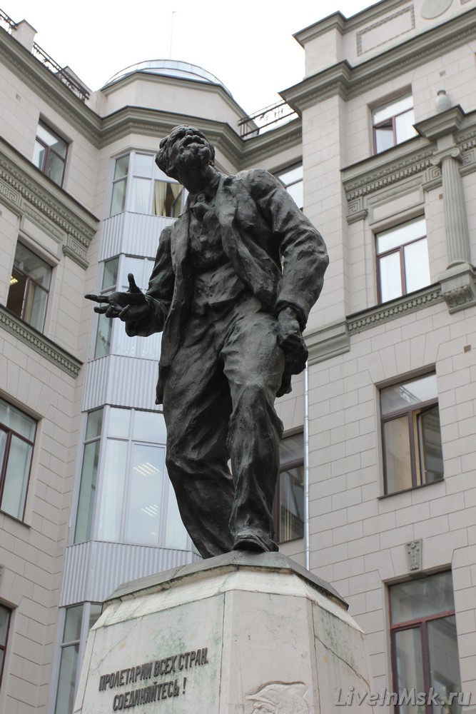 Памятник Воровскому