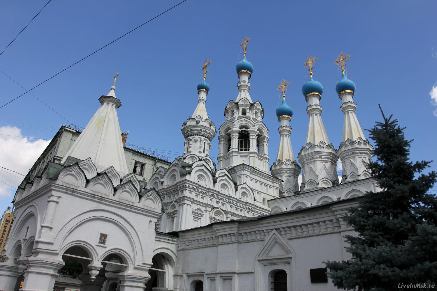 Церковь Рождества Богородицы в Путинках фото 2015 года