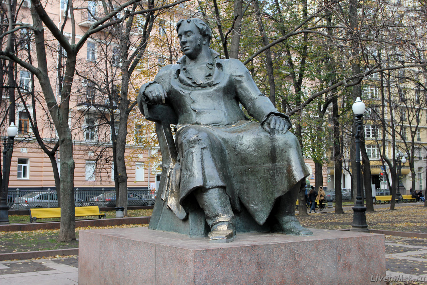 Памятник И.А. Крылову, фото 2014 года