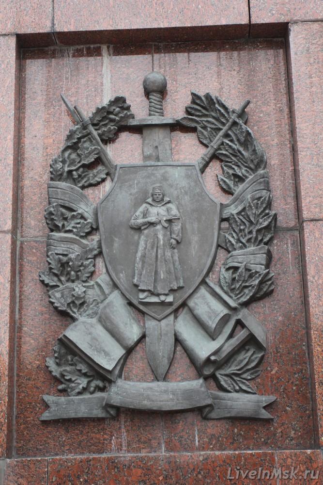 Барельеф на памятнике сотрудникам МВД