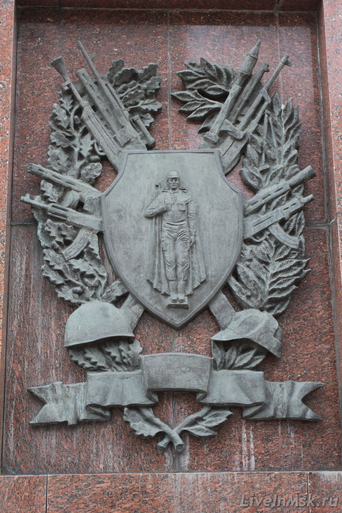 Барельеф на памятнике сотрудникам МВД