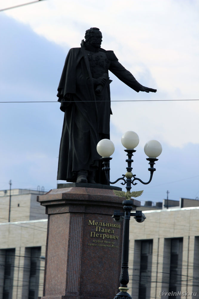Памятник Мельникову, фото 2013 года