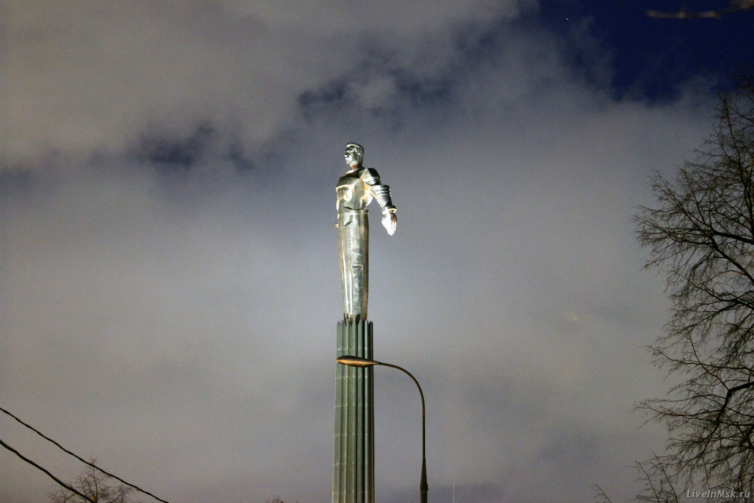 Памятник Гагарину, фото 2012 года