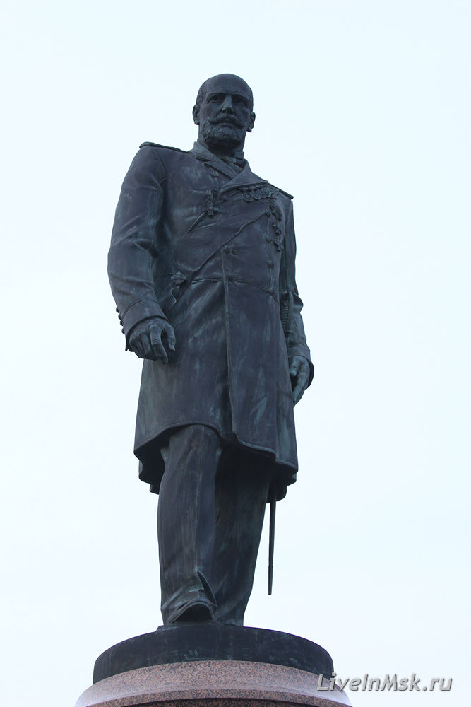Памятник П. Столыпину у дома Правительства