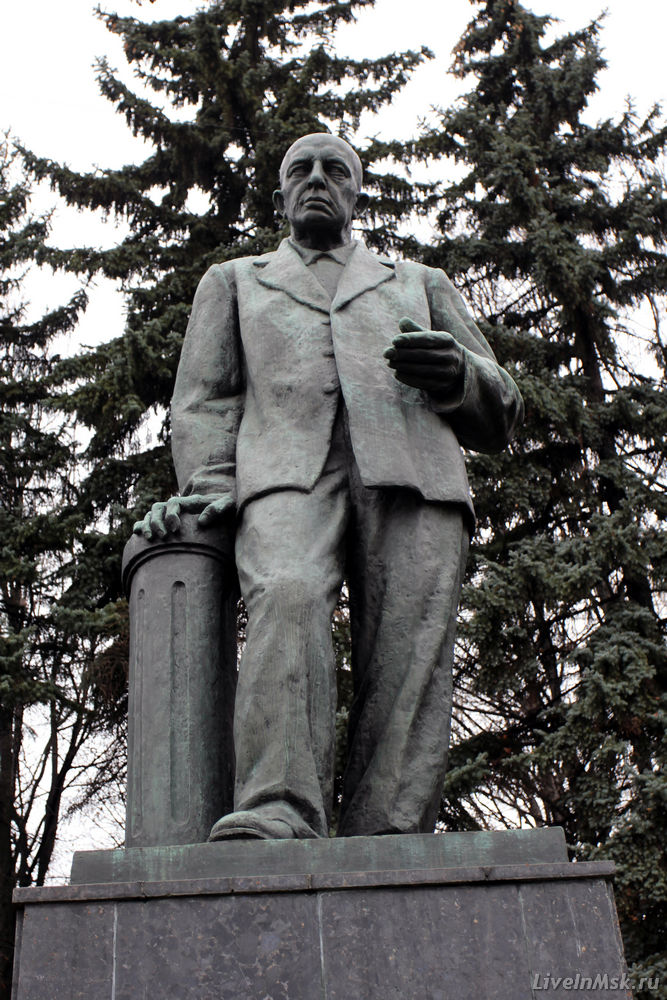 Памятник В.Р.Вильямсу в Тимирязевской академии