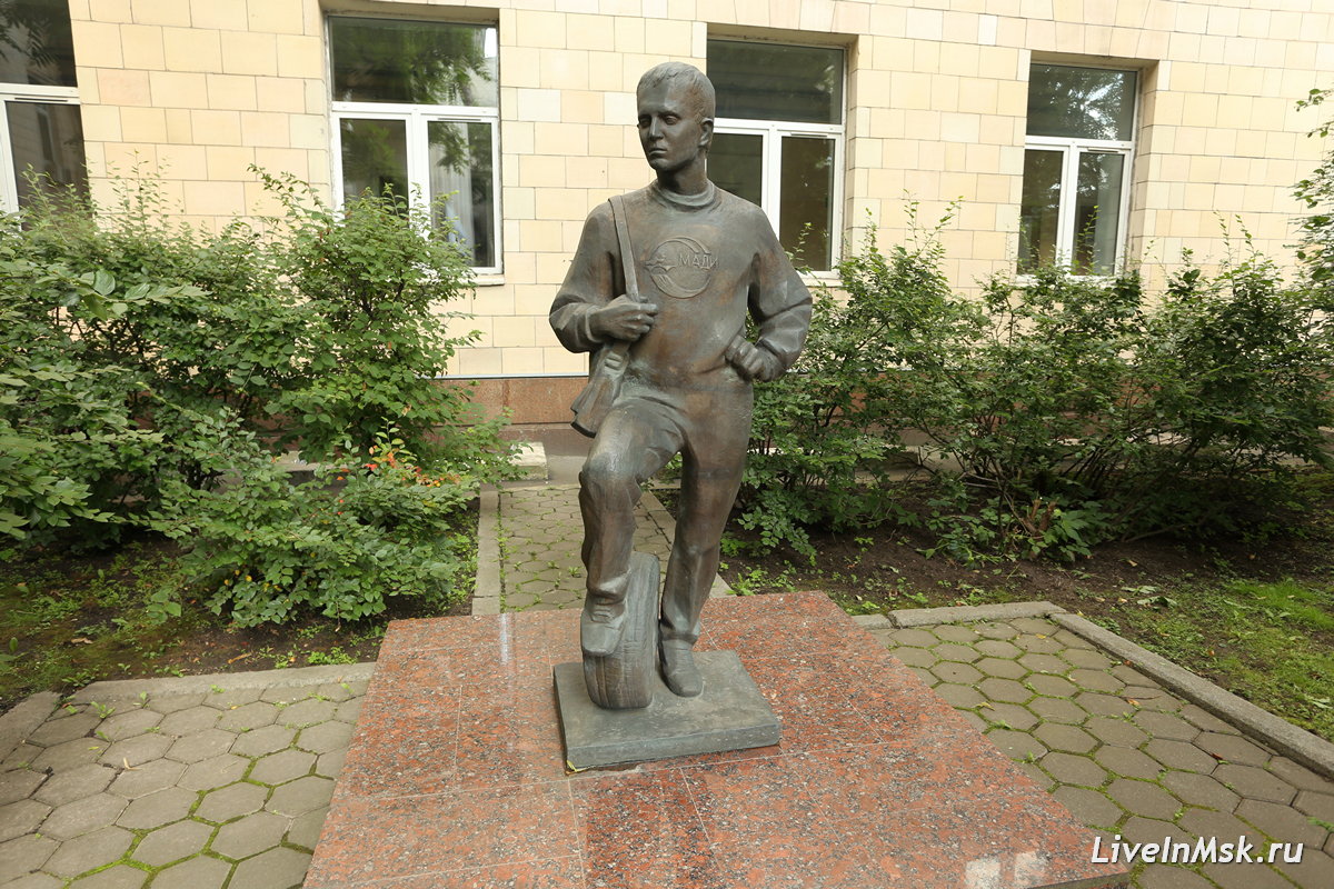 Памятник студенту МАДИ, фото 2023 года