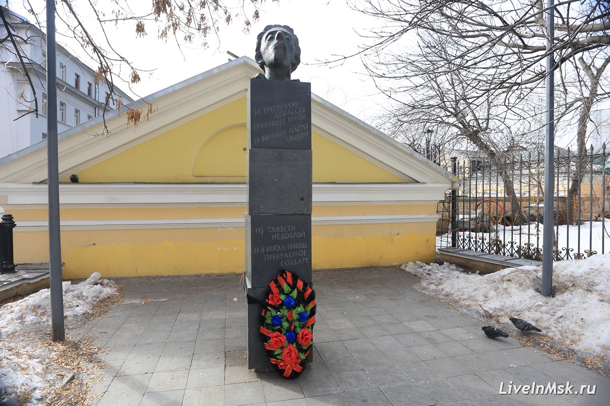 Памятник О.Мандельштаму, фото 2019 года