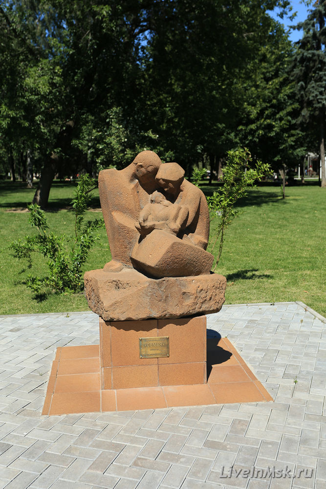 Скульптура Семья