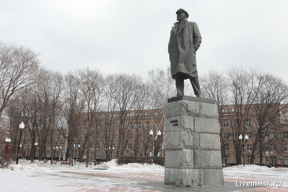 Место покушения на Ленина и памятник