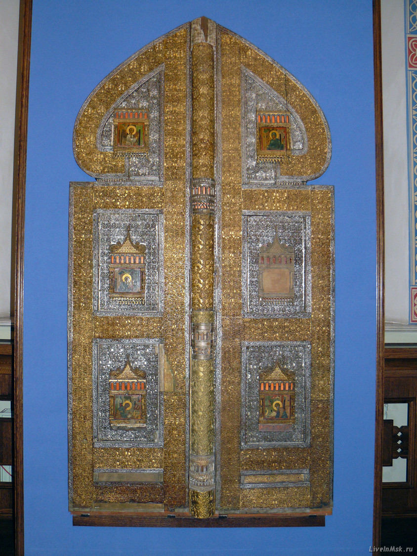 Врата церкви из села Монастырщина. Экспозиция ГИМ