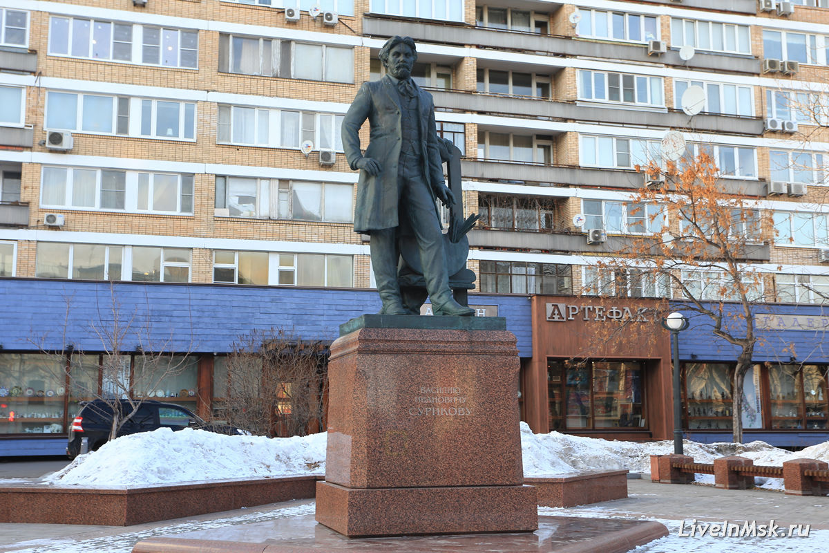 Памятник Василию Сурикову, фото 2019 года