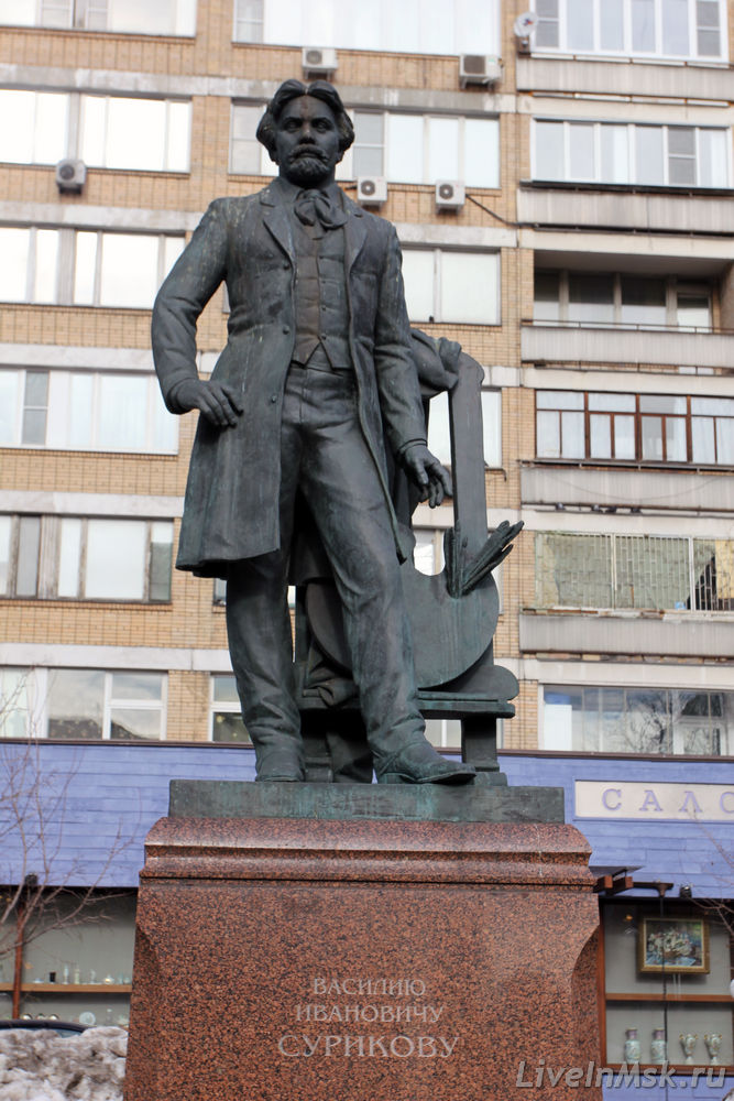 Памятник Василию Сурикову, фото 2014 года
