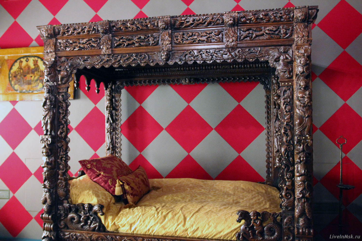 Царская кровать