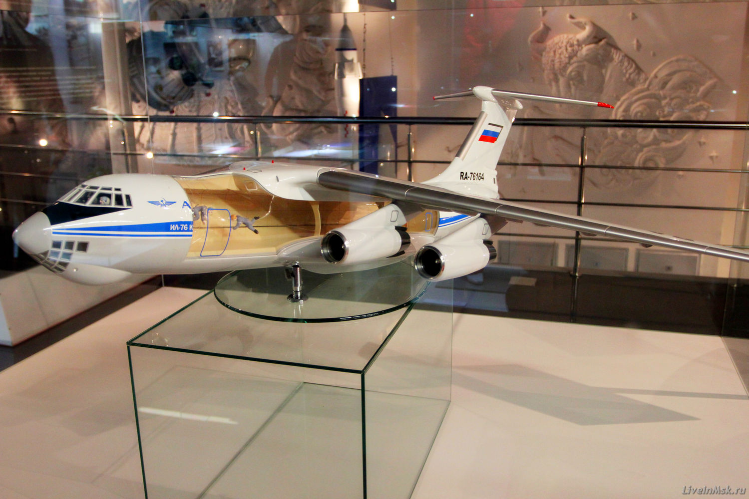 Макет самолета-лаборатории Ил-76МДК