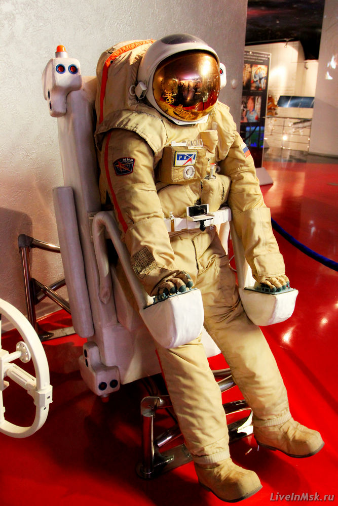 Средство для перемещения космонавтов в открытом космосе