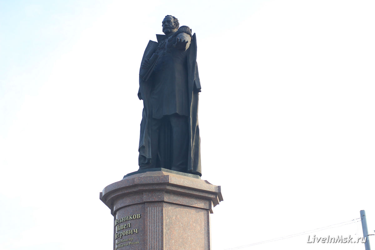 Памятник Мельникову, фото 2018 года
