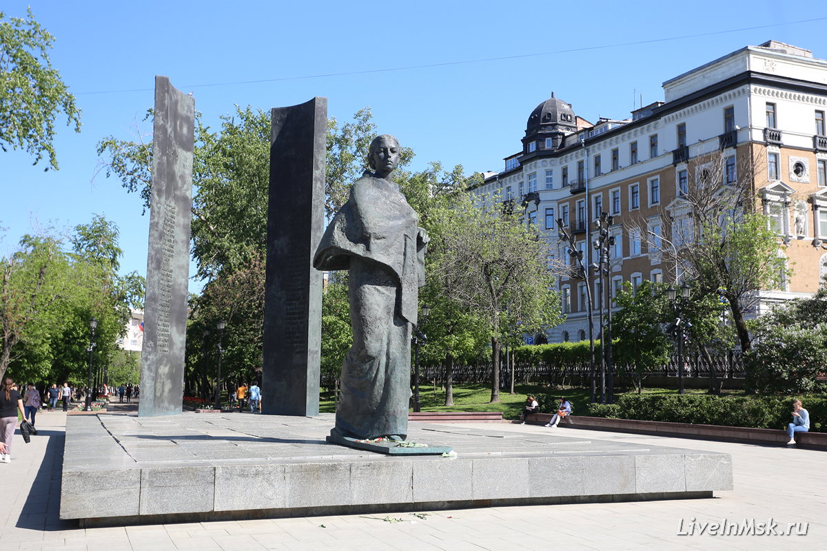 Памятник Крупской, фото 2014 года