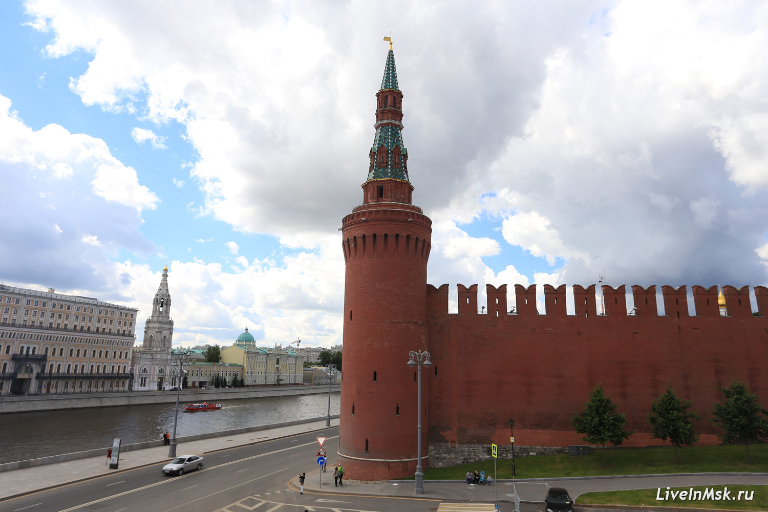 Беклемишевская (Москворецкая) башня Московского Кремля, фото 2017 года