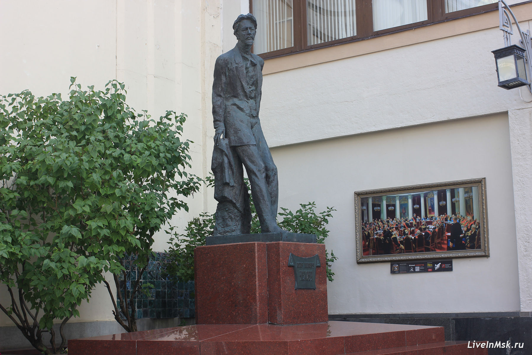 Памятник Чехову, фото 2017 года