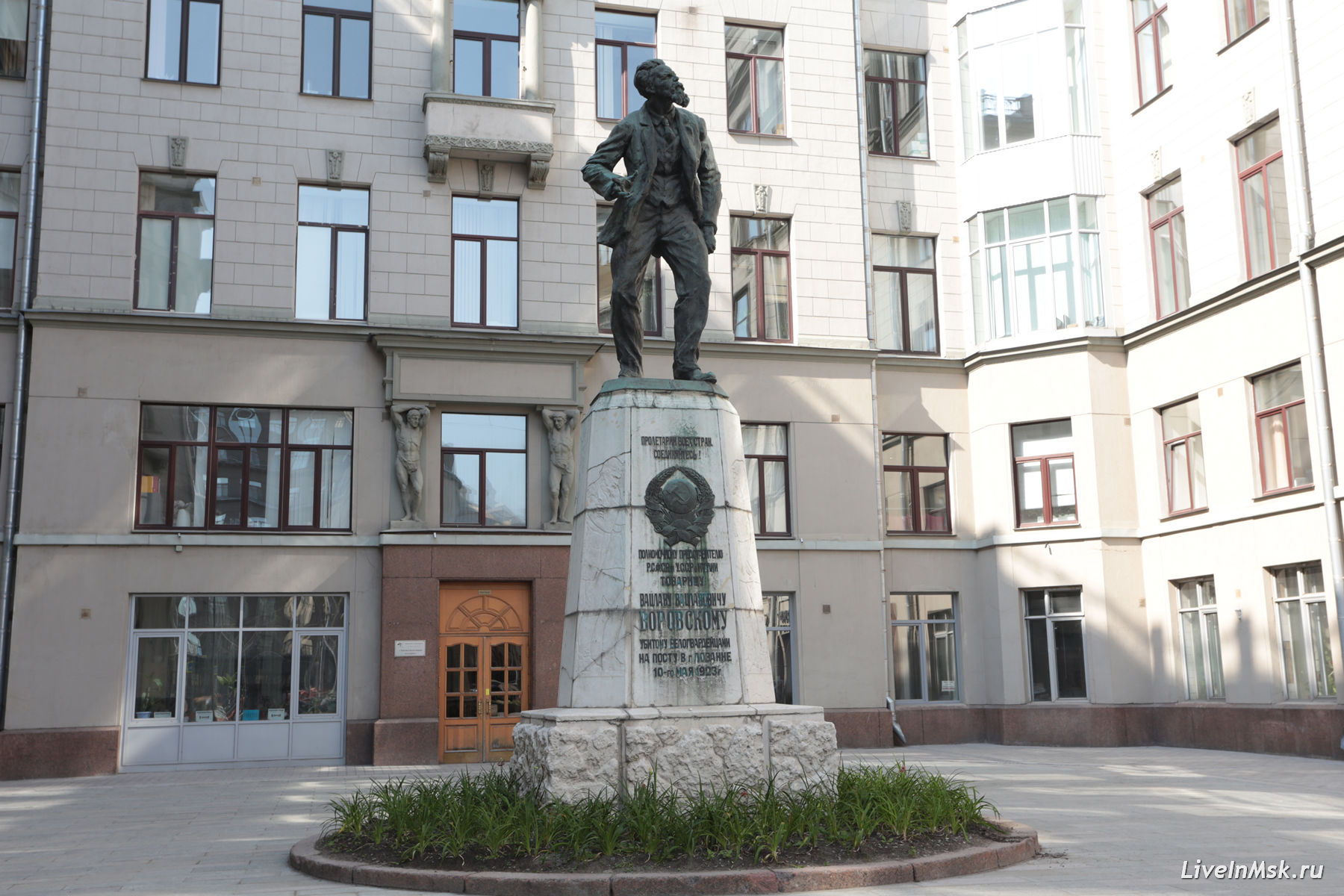 Памятник Воровскому, фото 2017 года