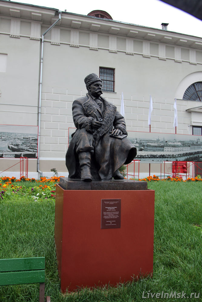 Памятник В. Гиляровскому