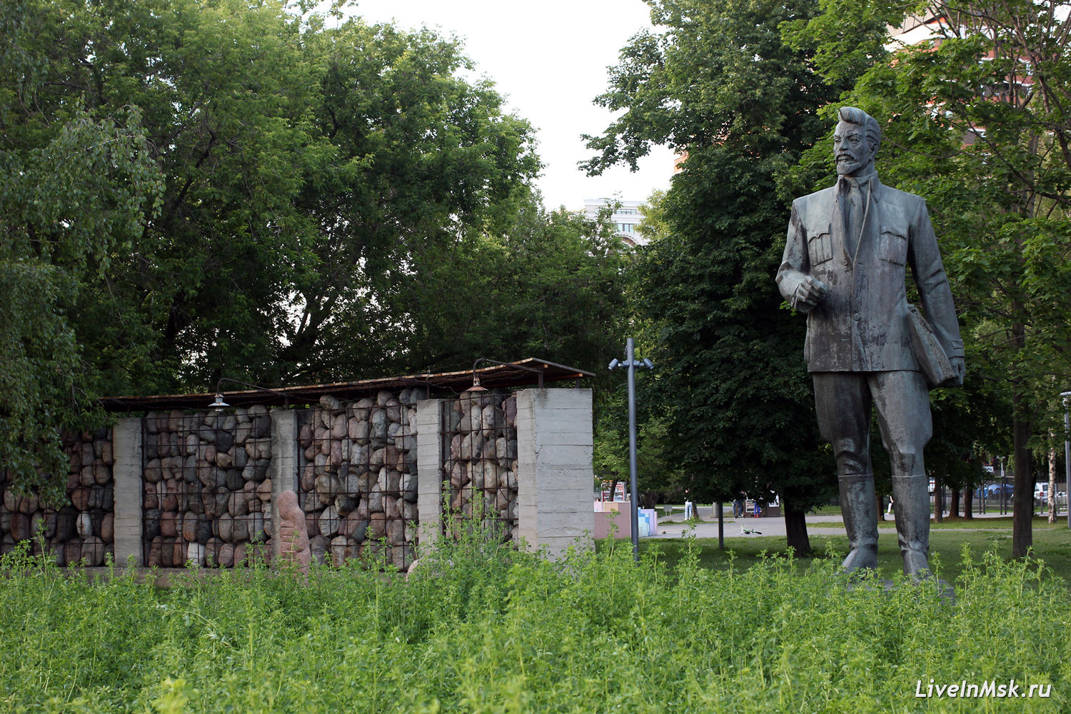 Памятник Свердлову, Р.Е. Амбарцумян