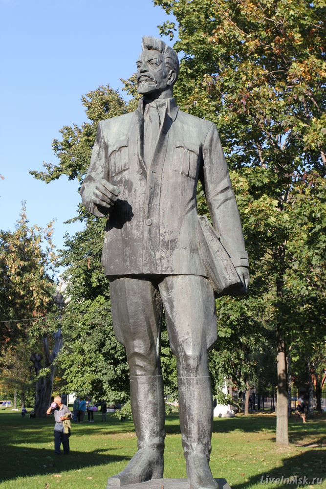 Памятник Свердлову, Р.Е. Амбарцумян