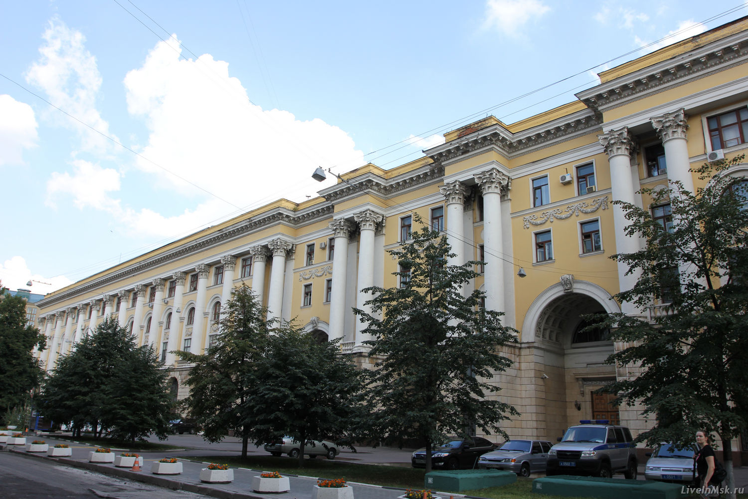 Административное здание в Газетном переулке, фото 2014 года