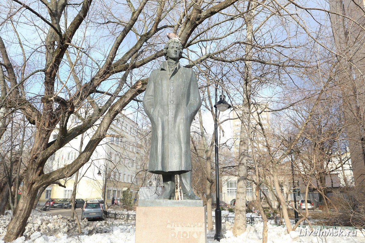 Памятник Александру Блоку, фото 2019 года