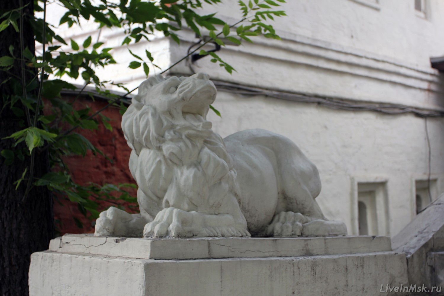 Лев на входе в Палаты бояр Романовых