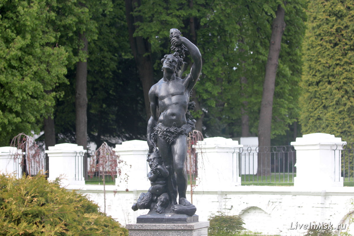 Статуя Дионис, фото 2023 года