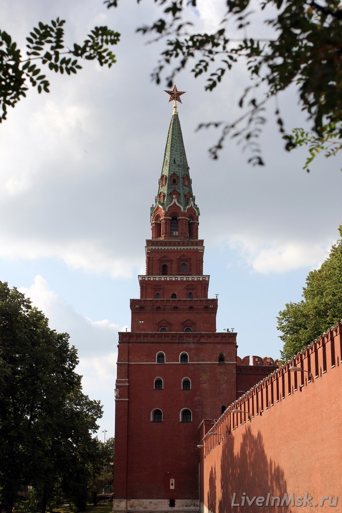 Боровицкая башня Московского Кремля, фото 2015 года