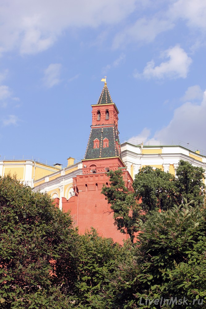 Оружейная башня Московского Кремля, фото 2015 года