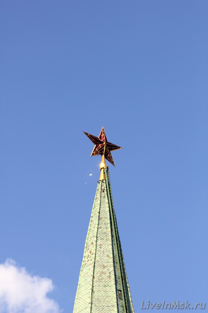 Троицкая башня Московского Кремля, фото 2014 года