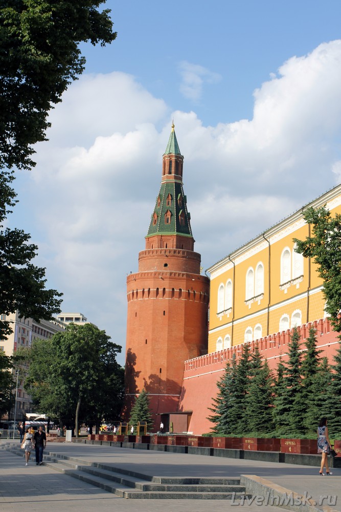 Угловая Арсенальная башня Московского Кремля, фото 2015 года