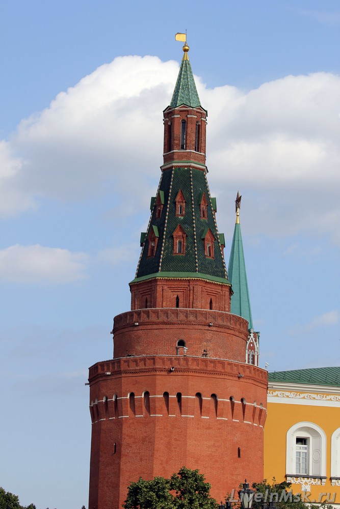 Угловая Арсенальная башня Московского Кремля, фото 2015 года