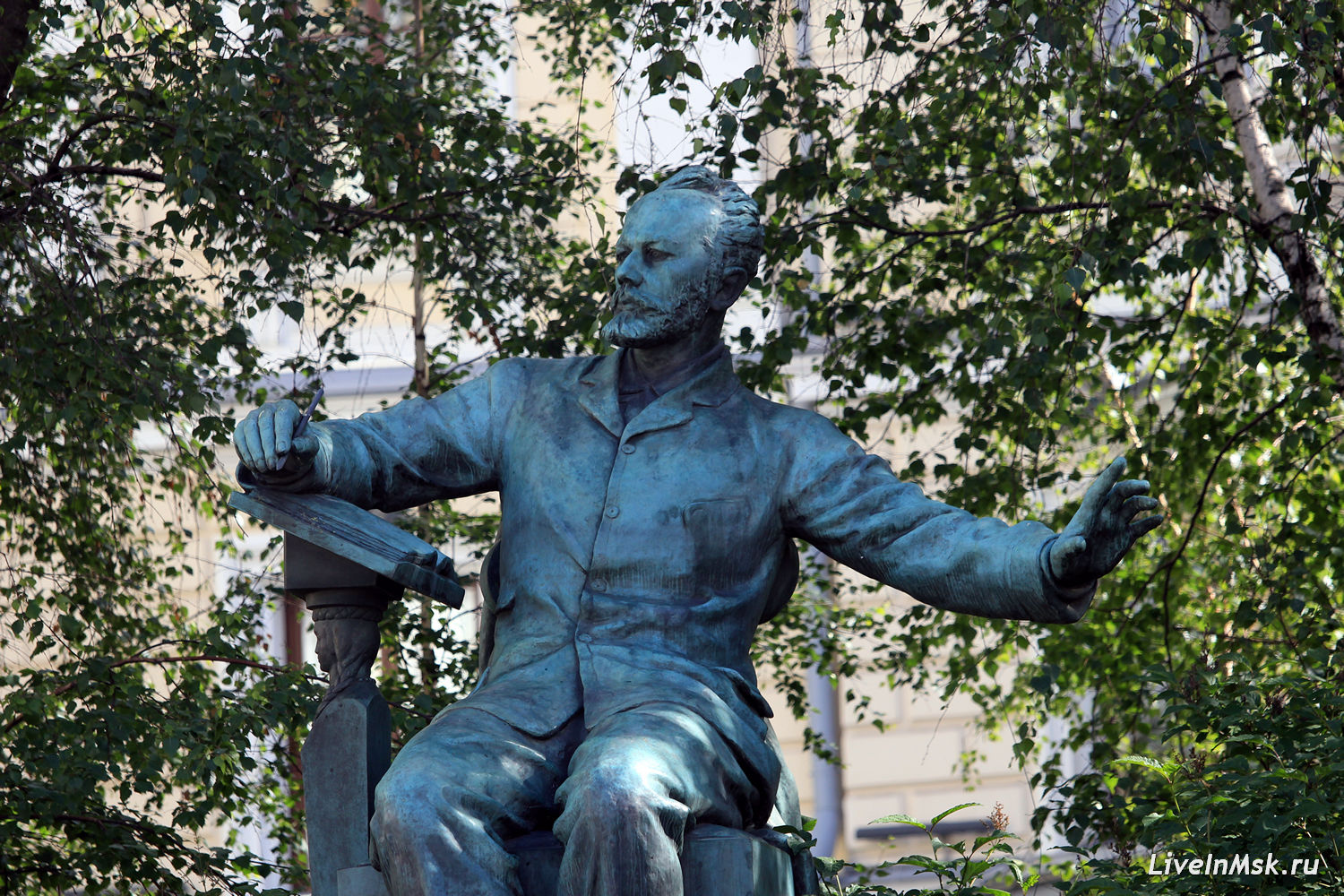 Памятник П.И. Чайковскому, фото 2015 года